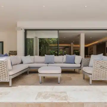 Stunning villa located in the prestigious and highly sought-after El Herrojo, Benahavís Picture 12