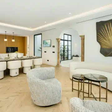 Exceptional frontline golf 5-bedroom villa in El Herrojo, Benahavis Picture 14