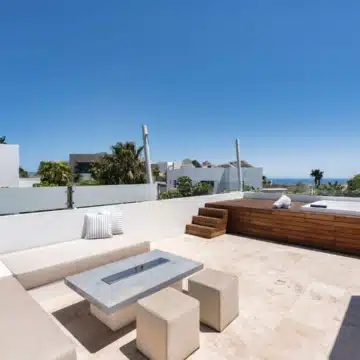 Stunning villa located in the prestigious and highly sought-after El Herrojo, Benahavís Picture 2