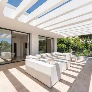 Stunning villa located in the prestigious and highly sought-after El Herrojo, Benahavís Picture 23