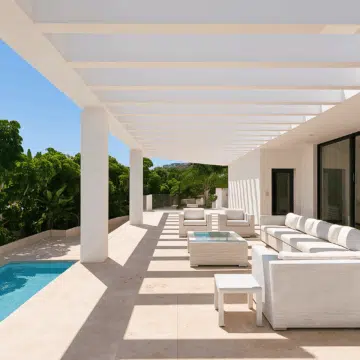 Stunning villa located in the prestigious and highly sought-after El Herrojo, Benahavís Picture 11