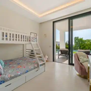 Contemporary villa designed for modern living in La Quinta, Benahavis Picture 23