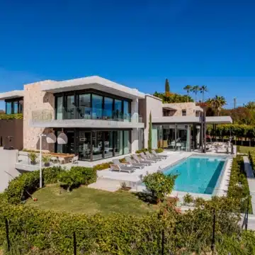 Extraordinary villa with stunning views in the prestigious La Quinta, Benahavis Picture 43