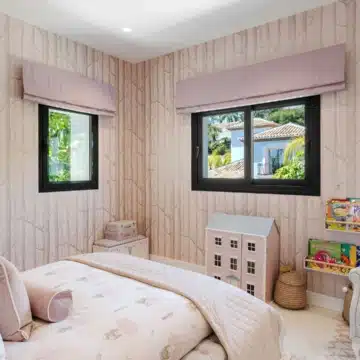 Stunning villa located in the prestigious and highly sought-after El Herrojo, Benahavís Picture 19