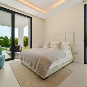 Contemporary villa designed for modern living in La Quinta, Benahavis Picture 25