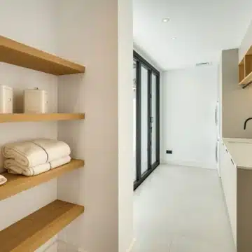 Exceptional frontline golf 5-bedroom villa in El Herrojo, Benahavis Picture 21