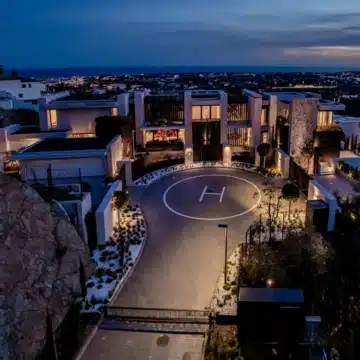 Extraordinary villa with stunning views in the prestigious La Quinta, Benahavis Picture 45