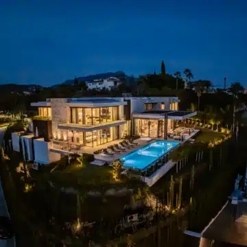 Extraordinary villa with stunning views in the prestigious La Quinta, Benahavis Picture 48