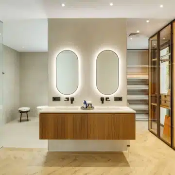 Exceptional frontline golf 5-bedroom villa in El Herrojo, Benahavis Picture 25