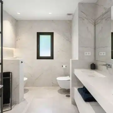 Stunning villa located in the prestigious and highly sought-after El Herrojo, Benahavís Picture 26