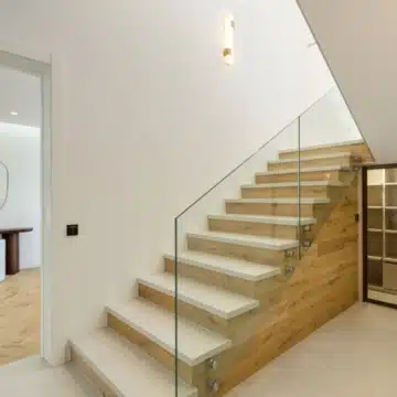 Exceptional frontline golf 5-bedroom villa in El Herrojo, Benahavis Picture 28