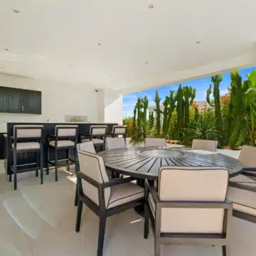 Contemporary villa designed for modern living in La Quinta, Benahavis Picture 35