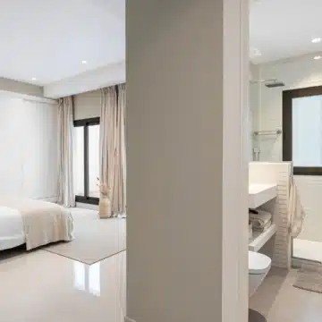 Stunning villa located in the prestigious and highly sought-after El Herrojo, Benahavís Picture 36