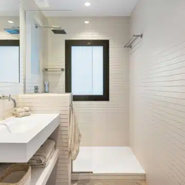 Stunning villa located in the prestigious and highly sought-after El Herrojo, Benahavís Picture 37