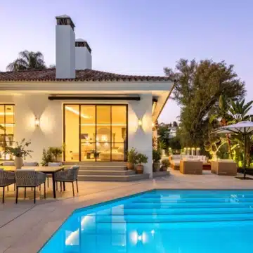 Exceptional frontline golf 5-bedroom villa in El Herrojo, Benahavis Picture 37