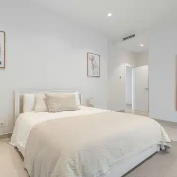 Stunning villa located in the prestigious and highly sought-after El Herrojo, Benahavís Picture 35