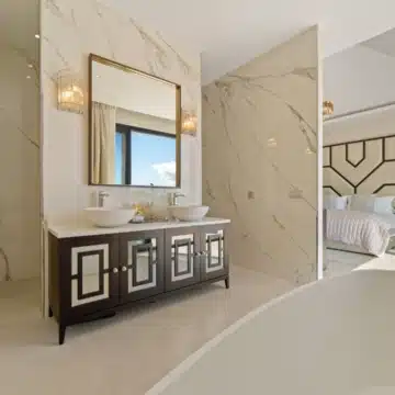 Contemporary villa designed for modern living in La Quinta, Benahavis Picture 40