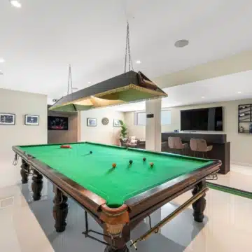 Stunning villa located in the prestigious and highly sought-after El Herrojo, Benahavís Picture 43