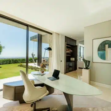 Extraordinary villa with stunning views in the prestigious La Quinta, Benahavis Picture 31