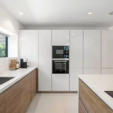 Stunning villa located in the prestigious and highly sought-after El Herrojo, Benahavís Picture 5