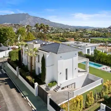 Contemporary villa designed for modern living in La Quinta, Benahavis Picture 47