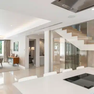 Stunning villa located in the prestigious and highly sought-after El Herrojo, Benahavís Picture 0