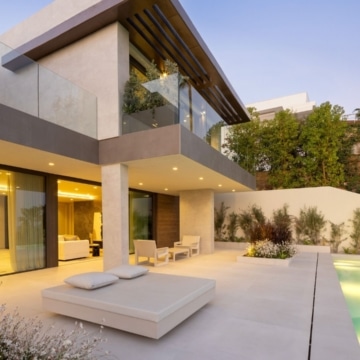 New built 5-bedroom villa within the prestigious gated community of Los Flamingos, Benahavis Picture 0