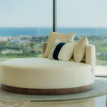 Extraordinary villa with stunning views in the prestigious La Quinta, Benahavis Picture 3