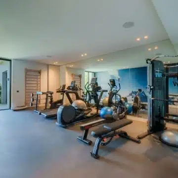 Extraordinary villa with stunning views in the prestigious La Quinta, Benahavis Picture 53