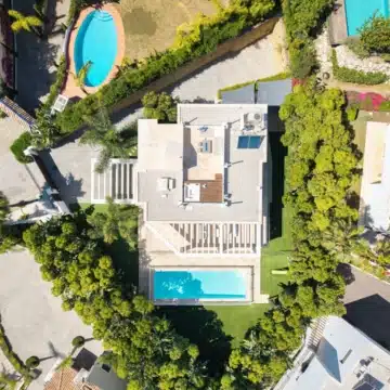 Stunning villa located in the prestigious and highly sought-after El Herrojo, Benahavís Picture 49