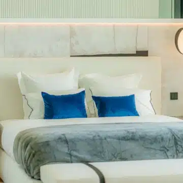 Extraordinary villa with stunning views in the prestigious La Quinta, Benahavis Picture 8