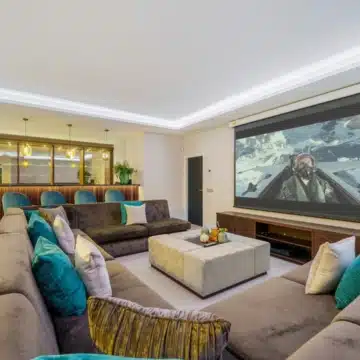 Contemporary villa designed for modern living in La Quinta, Benahavis Picture 1