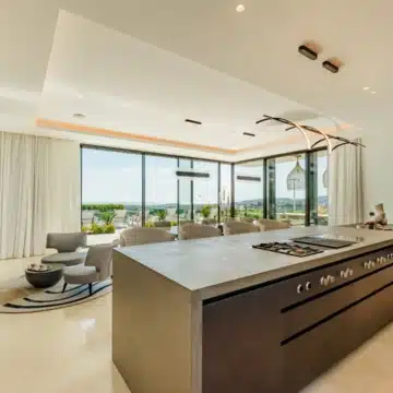 Extraordinary villa with stunning views in the prestigious La Quinta, Benahavis Picture 62