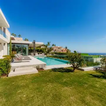 Extraordinary villa with stunning views in the prestigious La Quinta, Benahavis Picture 64