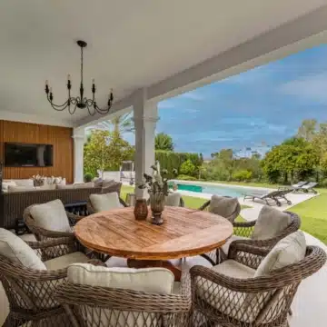 Contemporary villa in the residential neighbourhood of Monte Biarritz, Estepona Picture 11