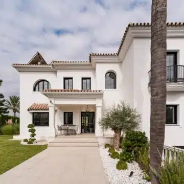 Contemporary villa in the residential neighbourhood of Monte Biarritz, Estepona Picture 2