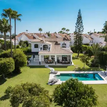 Contemporary villa in the residential neighbourhood of Monte Biarritz, Estepona Picture 31