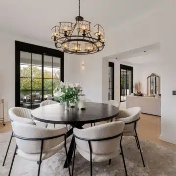 Contemporary villa in the residential neighbourhood of Monte Biarritz, Estepona Picture 1