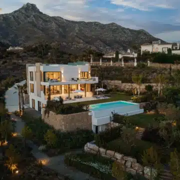 New built villa of 5 bedrooms with breathtaking sea views in Marbella Hill Club, Marbella Picture 36