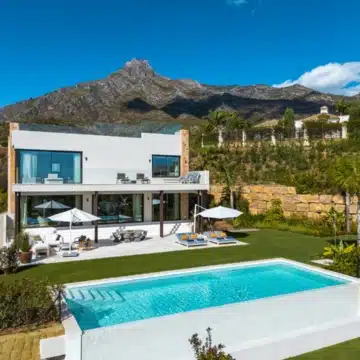 New built villa of 5 bedrooms with breathtaking sea views in Marbella Hill Club, Marbella Picture 20