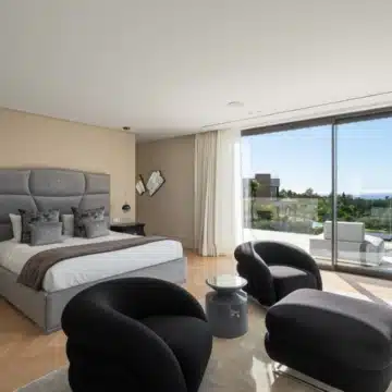 New built villa of 5 bedrooms with breathtaking sea views in Marbella Hill Club, Marbella Picture 5