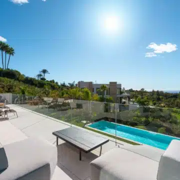 New built villa of 5 bedrooms with breathtaking sea views in Marbella Hill Club, Marbella Picture 13