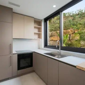 New built villa of 5 bedrooms with breathtaking sea views in Marbella Hill Club, Marbella Picture 26