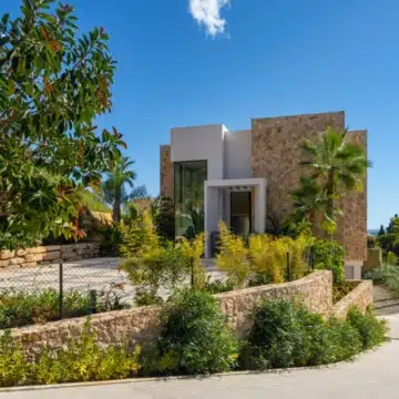 New built villa of 5 bedrooms with breathtaking sea views in Marbella Hill Club, Marbella Picture 23