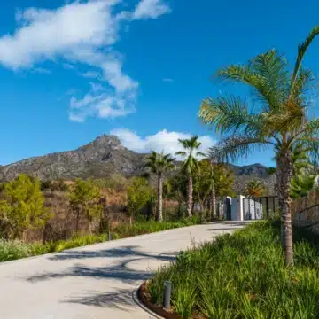 New built villa of 5 bedrooms with breathtaking sea views in Marbella Hill Club, Marbella Picture 24