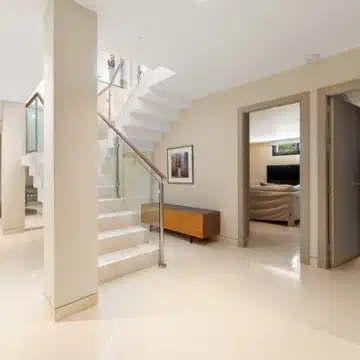 Frontline golf villa with uninterrupted views in the heart of Nueva Andalucía, Marbella Picture 11