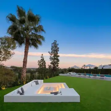 Modern frontline golf villa with uninterrupted golf course and mountain views in Aloha, Nueva Andalucia Picture 9