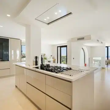 Mediterranean villa in the prestigious enclave of Las Lomas de Nueva Andalucía Picture 11