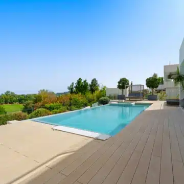 Frontline golf villa with uninterrupted views in the heart of Nueva Andalucía, Marbella Picture 22