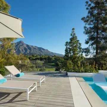 Modern frontline golf villa with uninterrupted golf course and mountain views in Aloha, Nueva Andalucia Picture 0